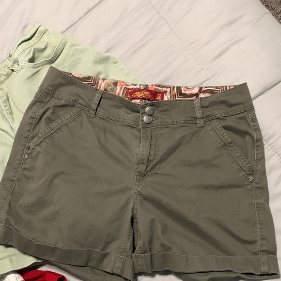 Shorts - Picture 1 of 2